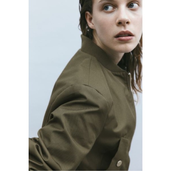 Green Shoulder Pad Bomber Jacket (S, L) - Picture 5 of 7